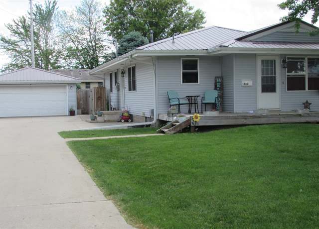 Property at 1402 W Roosevelt St, Knoxville, IA 50138, 4 beds, 1.5 baths