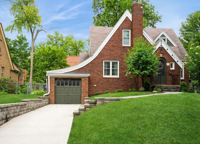 Property at 671 48th St, Des Moines, IA 50312, 4 beds, 2 baths