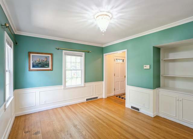 Property at 348 49th St, Des Moines, IA 50312, 3 beds, 1.5 baths