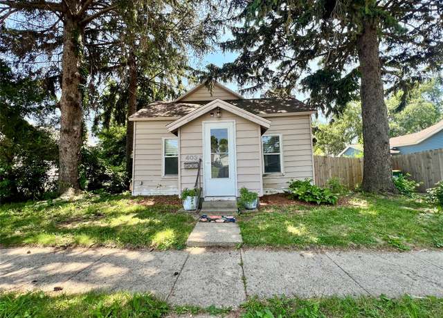 Property at 403 W 1st Ave, Indianola, IA 50125, 3 beds, 1 bath