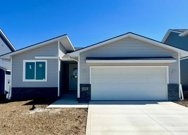 Property at 920 Spruce Ave, Norwalk, IA 50211, 3 beds, 3 baths