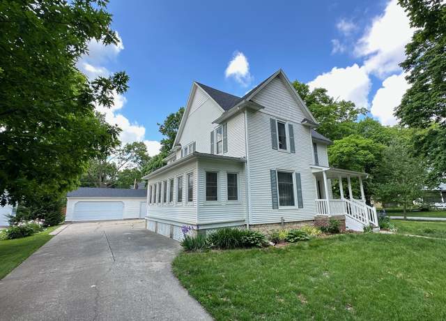 Property at 724 W Jefferson St, Winterset, IA 50273, 3 beds, 2.5 baths