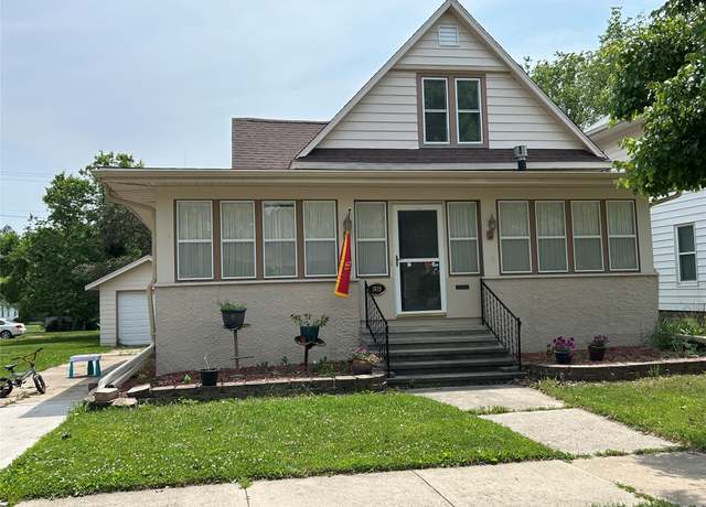 Property at 1819 Otley Ave, Perry, IA 50220, 2 beds, 2 baths