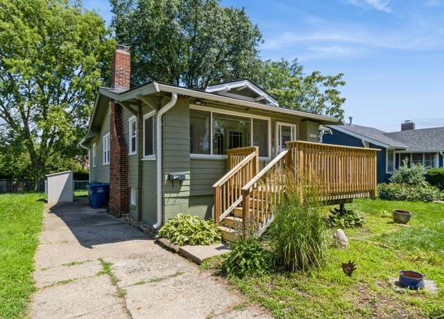 Property at 849 39th St, Des Moines, IA 50312, 2 beds, 1 bath