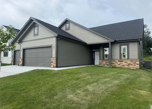 Property at 650 NW Georgetown Dr, Waukee, IA 50263, 5 beds, 3 baths