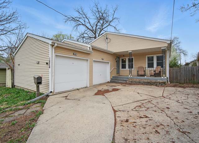 Property at 1824 46th St, Des Moines, IA 50310, 2 beds, 2 baths