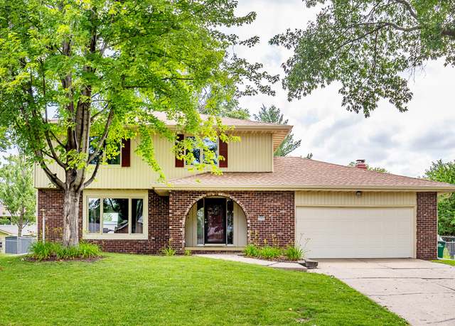 Property at 1051 Marcourt Ln, West Des Moines, IA 50266, 4 beds, 2.5 baths
