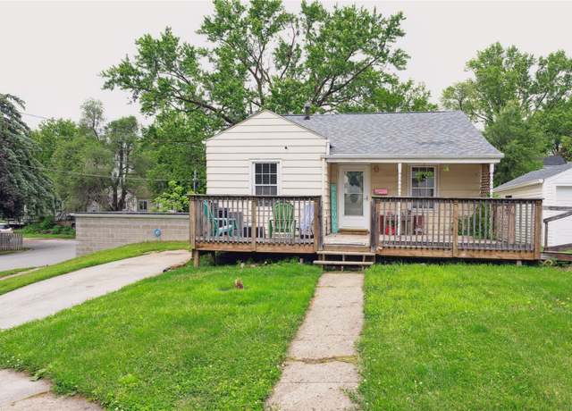 Property at 910 N 5th Ave W, Newton, IA 50208, 2 beds, 1 bath