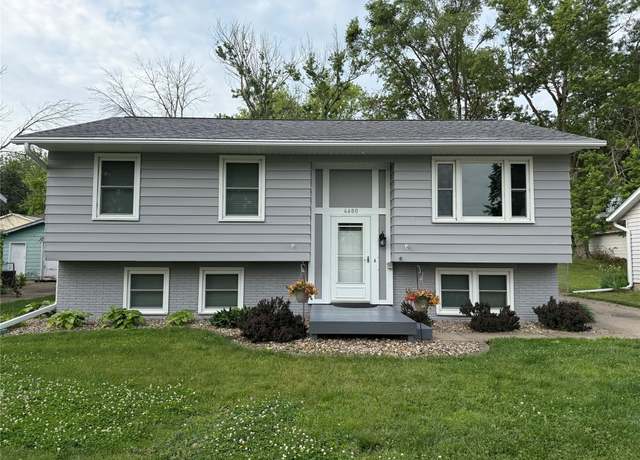 Property at 4680 Wakonda Dr, Norwalk, IA 50211, 5 beds, 2 baths