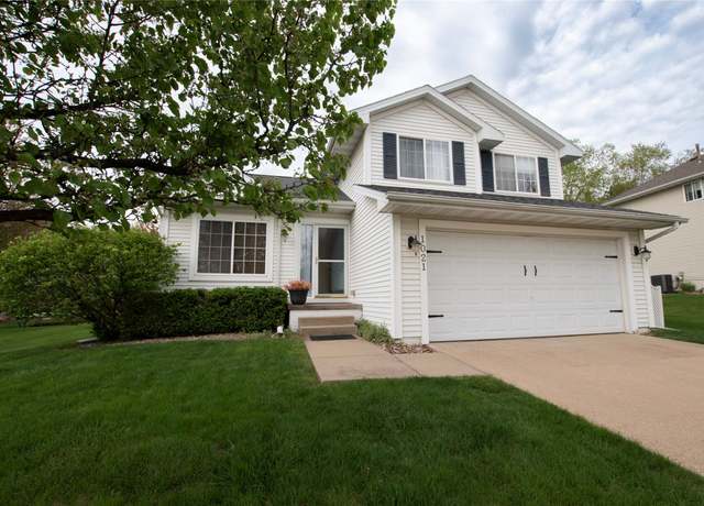 Property at 1021 Ridgewood Ct, West Des Moines, IA 50265, 3 beds, 2.5 baths
