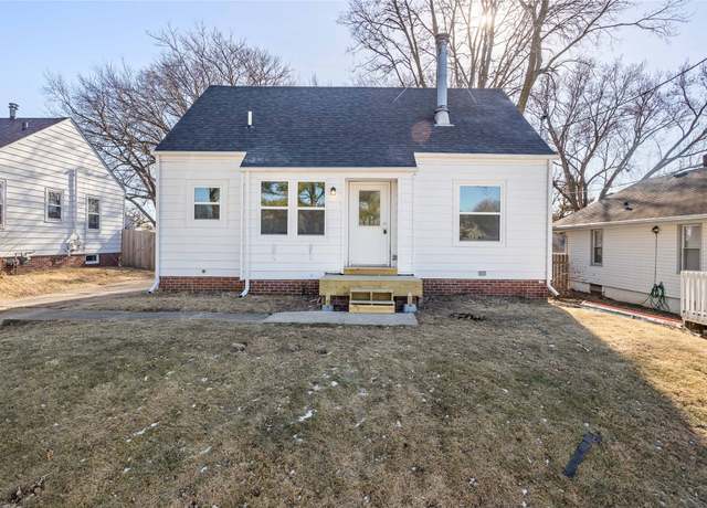 Property at 3912 Center St, Des Moines, IA 50312, 3 beds, 1.5 baths