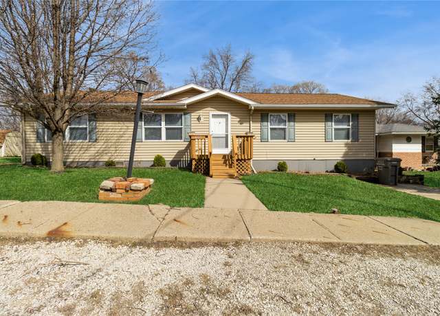 Property at 603 5th St, Bussey, IA 50044, 3 beds, 2 baths