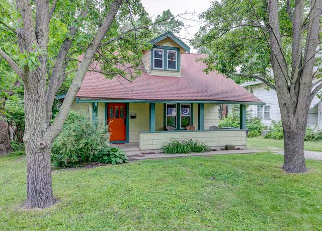 Property at 2736 College Ave, Des Moines, IA 50311, 3 beds, 1 bath