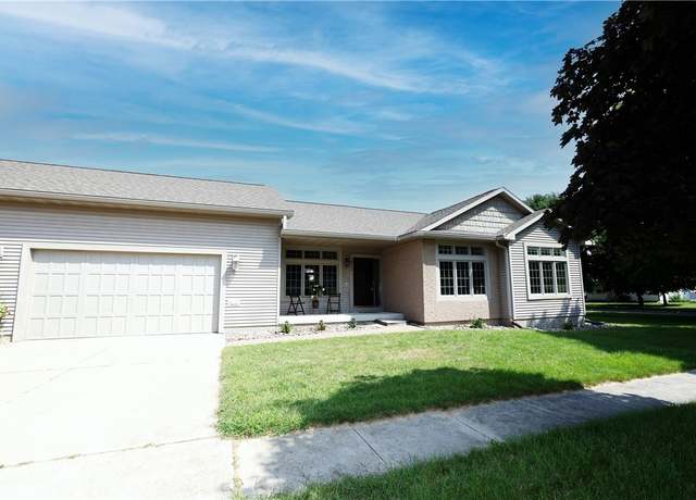 Property at 923 20th St, Boone, IA 50036, 5 beds, 3 baths