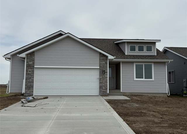 Property at 505 Fireside Dr NW, Bondurant, IA 50035, 3 beds, 2 baths