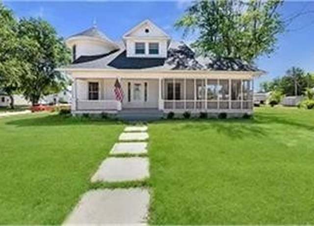 Property at 903 Greene St, Adel, IA 50003, 4 beds, 1.5 baths