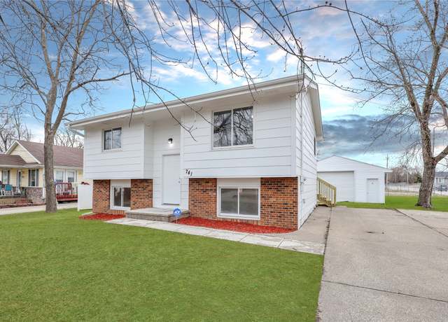 Property at 741 SE 27th Ct, Des Moines, IA 50317, 4 beds, 1.5 baths