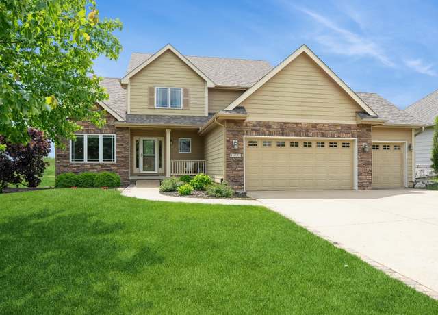 Property at 1625 S 50th Pl, West Des Moines, IA 50265, 4 beds, 3.5 baths