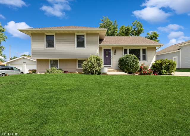Property at 805 Parkview Ln, Carlisle, IA 50047, 3 beds, 2 baths