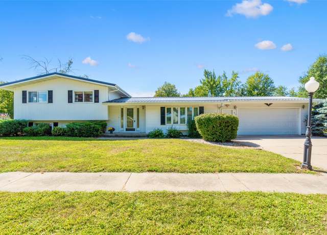 Property at 94 14th Ave, Grinnell, IA 50112, 4 beds, 2.5 baths