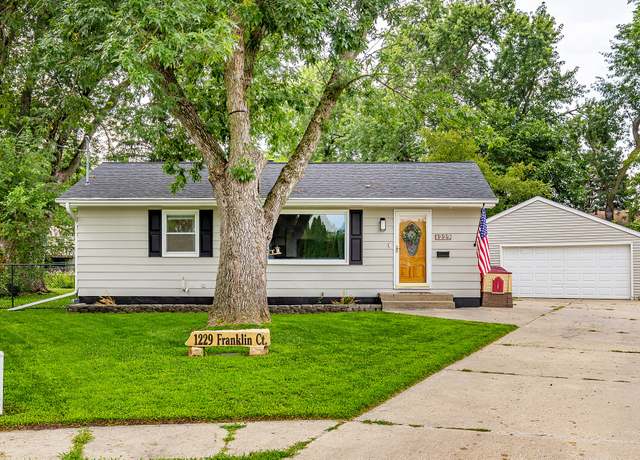 Property at 1229 SW Franklin Ct, Ankeny, IA 50023, 2 beds, 1 bath