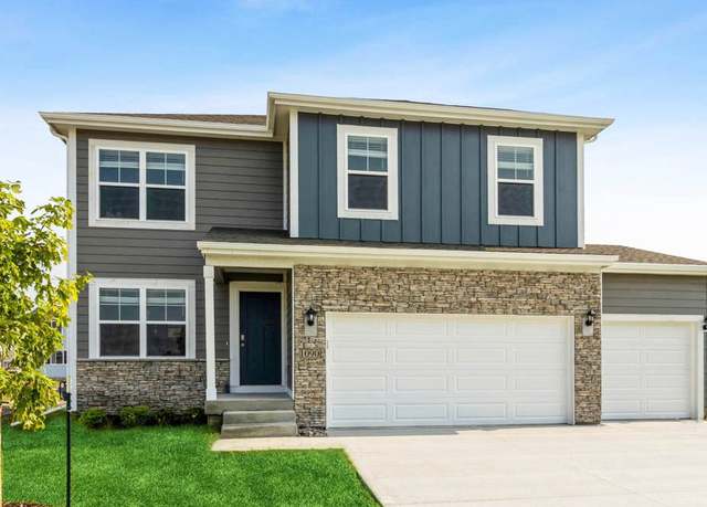 Property at 2515 E 47th St, Des Moines, IA 50317, 5 beds, 3.5 baths