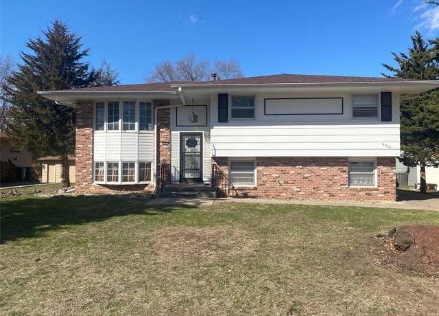 Property at 6205 Twana Dr, Urbandale, IA 50322, 4 beds, 2 baths