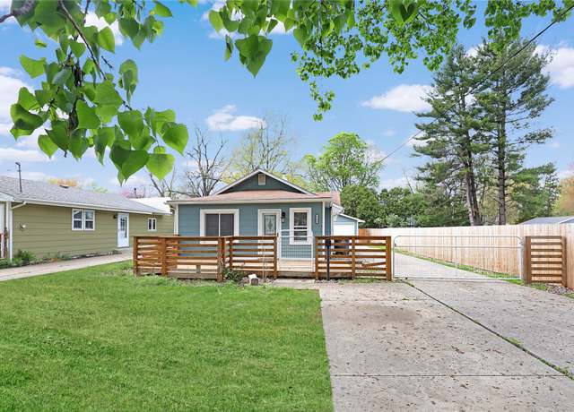 Property at 2704 50th St, Des Moines, IA 50310, 2 beds, 1 bath