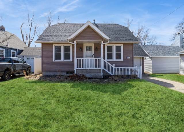 Property at 811 S 7th Ave W, Newton, IA 50208, 2 beds, 1.5 baths