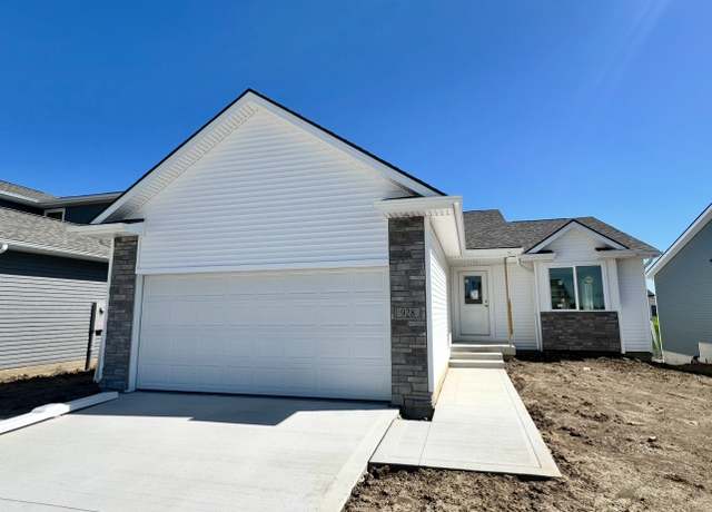 Property at 928 Spruce Ave, Norwalk, IA 50211, 3 beds, 2 baths