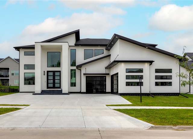 Property at 17614 Berkshire Pkwy, Clive, IA 50325, 4 beds, 4.5 baths