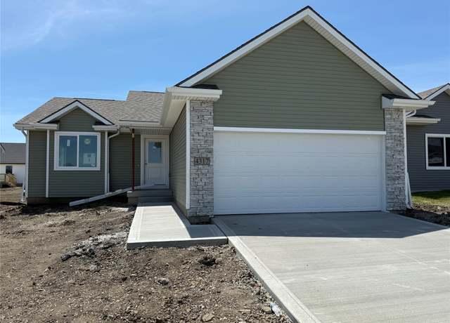 Property at 4317 NW 17th St, Ankeny, IA 50023, 3 beds, 2 baths