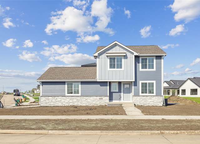 Property at 4376 Westgate Pkwy, Clive, IA 50325, 3 beds, 2.5 baths