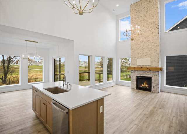 Property at 1773 Highland Cir SW, Altoona, IA 50009, 5 beds, 3.5 baths
