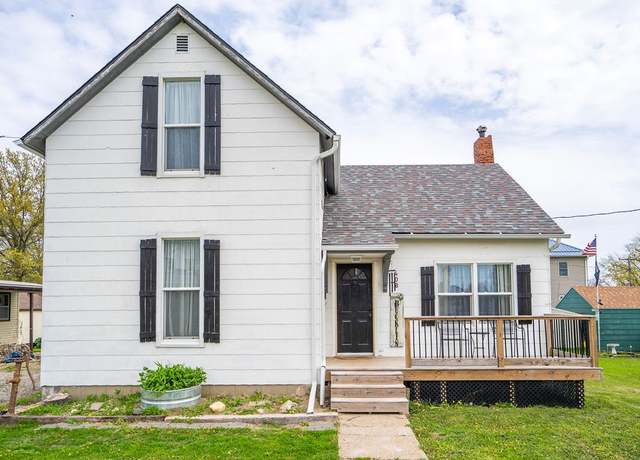 Property at 408 E 5th St N, Newton, IA 50208, 4 beds, 2 baths