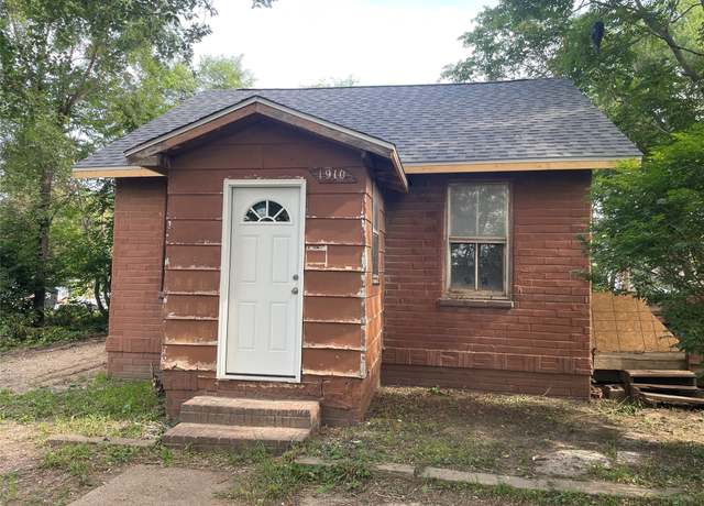 Property at 1910 Court St, Adel, IA 50003, 2 beds, 1 bath