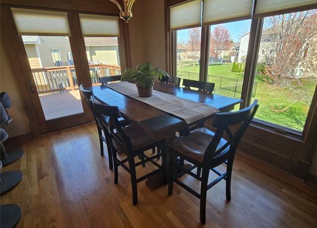 Property at 14511 Brookshire Dr, Urbandale, IA 50323, 3 beds, 3.5 baths
