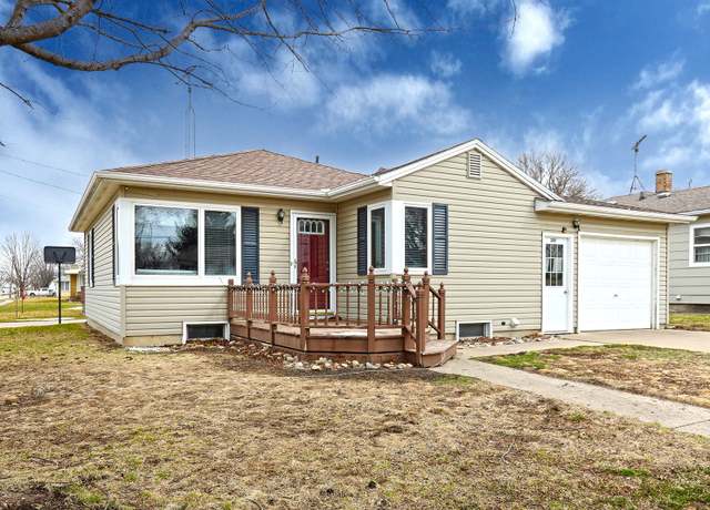 Property at 201 W 4th St, IA 50680, 2 beds, 1 bath