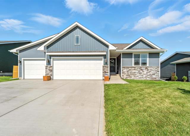 Property at 580 NW Rosemont Dr, Waukee, IA 50263, 5 beds, 3 baths