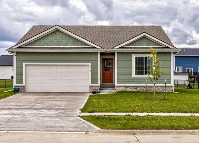 Property at 513 Walnut Dr, Huxley, IA 50124, 4 beds, 2.5 baths