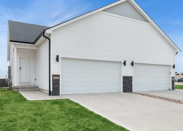 Property at 1517 Mulberry St, Granger, IA 50109, 3 beds, 2.5 baths