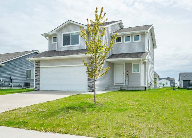 Property at 1080 Locust St, Waukee, IA 50263, 4 beds, 2.5 baths