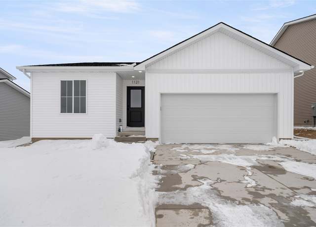 Property at 4306 NW 12th St, Ankeny, IA 50023, 3 beds, 2 baths