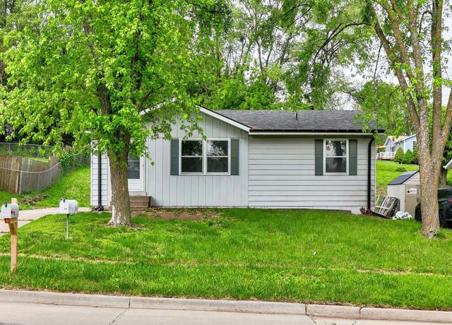 Property at 4242 SE 6th St, Des Moines, IA 50315, 3 beds, 2 baths