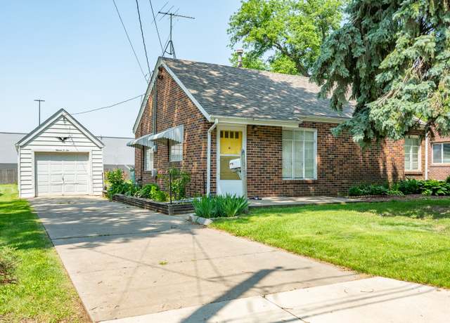 Property at 1106 69th St, Windsor Heights, IA 50324, 2 beds, 1 bath