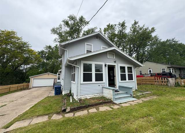 Property at 3206 62nd St, Des Moines, IA 50322, 3 beds, 1.5 baths