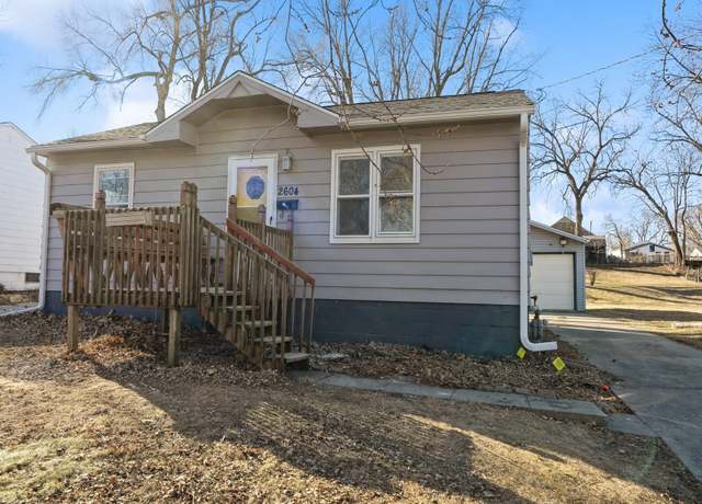 Property at 2604 56th St, Des Moines, IA 50310, 2 beds, 1 bath