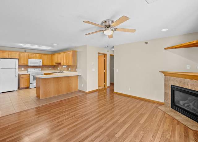 Property at 5924 Sutton Pl #8, Urbandale, IA 50322, 2 beds, 2 baths