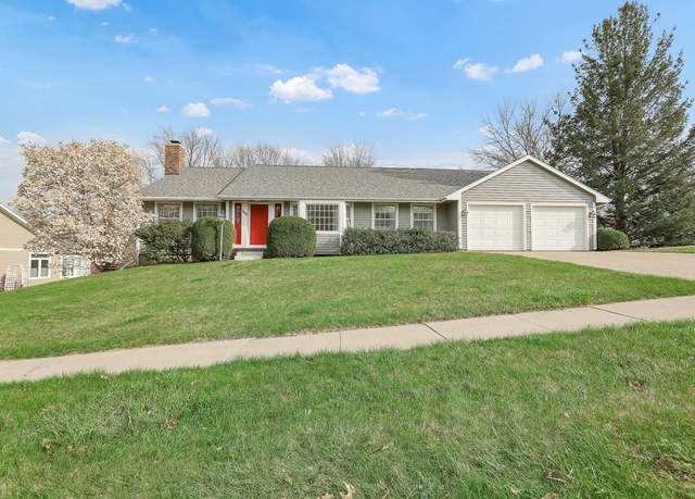 Property at 1113 Bruce Ln, Pella, IA 50219, 4 beds, 3 baths