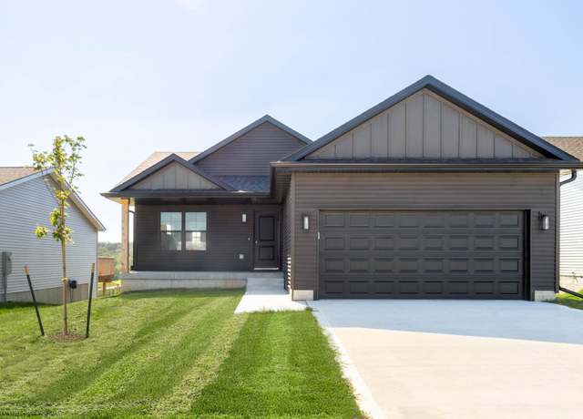 Property at 305 S Valley View Dr, Norwalk, IA 50211, 3 beds, 2 baths